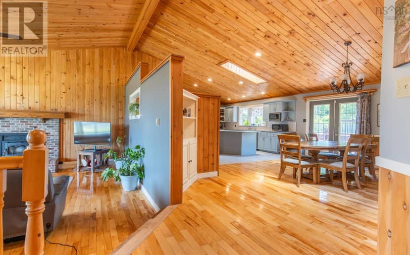 31 Maple Drive — photo 13 of 40