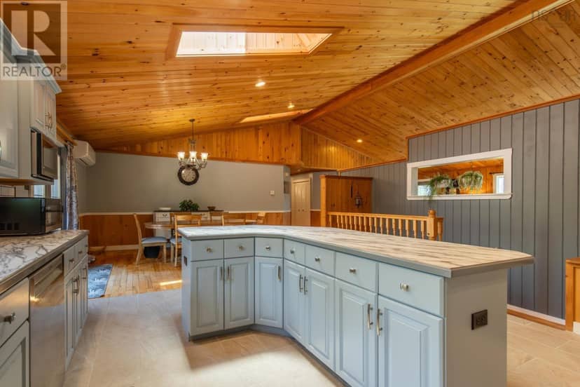 31 Maple Drive — photo 18 of 40