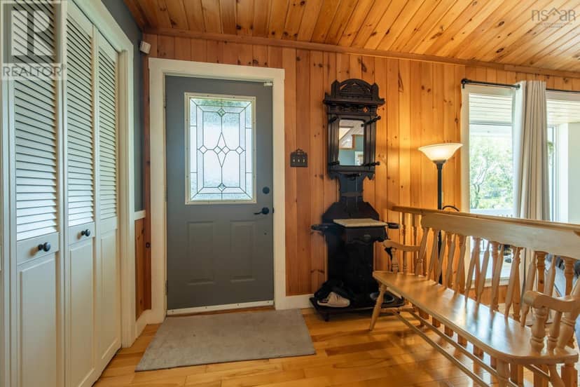 31 Maple Drive — photo 4 of 40