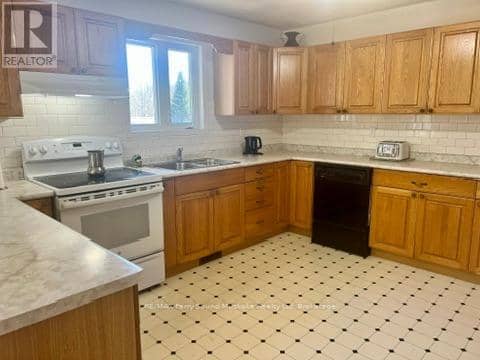 50 Woods Road — photo 11 of 40