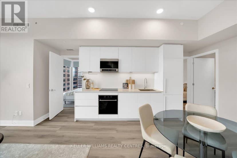 2606 - 8 Cumberland Street — photo 7 of 26