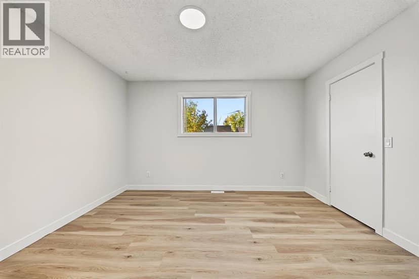 310 Castleridge Drive NE — photo 18 of 34