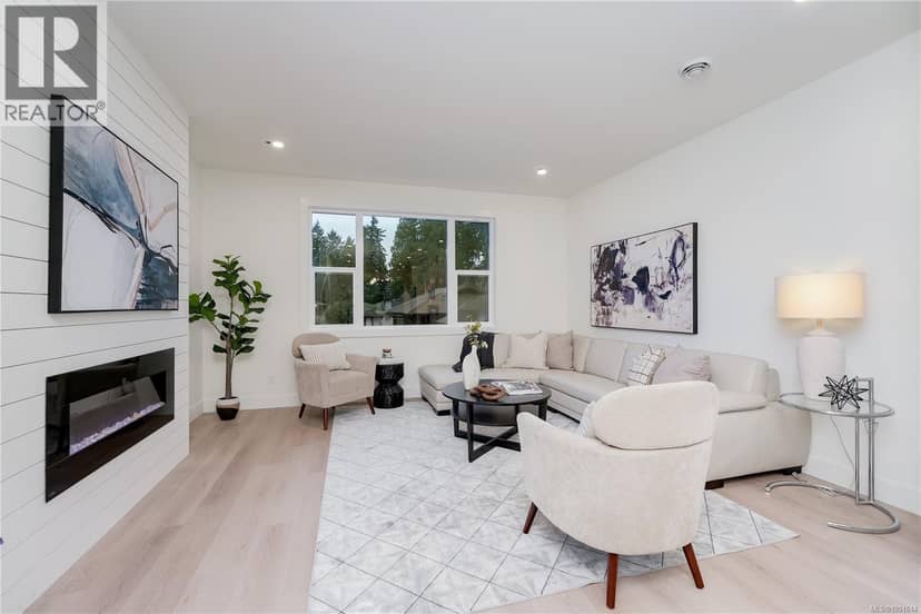 113 960 Jenkins Ave — photo 1 of 33