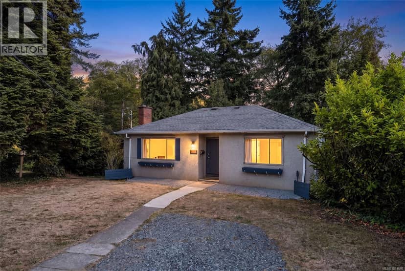 907 McAdoo Pl, Saanich