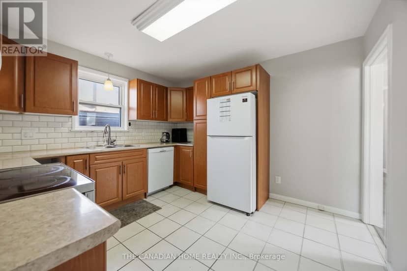 1373 Pharmacy Avenue — photo 13 of 40