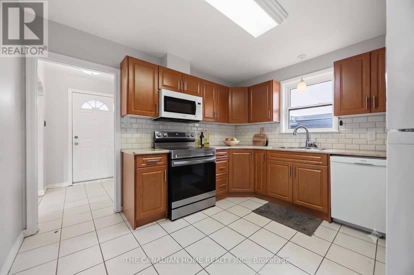 1373 Pharmacy Avenue — photo 14 of 40