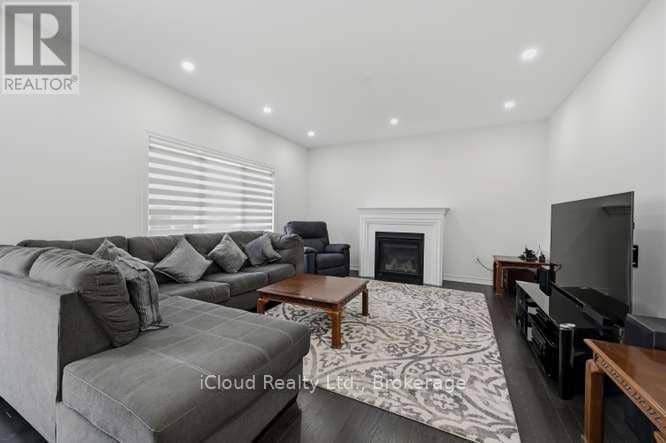 1944 Don White Court, Oshawa, photo 6