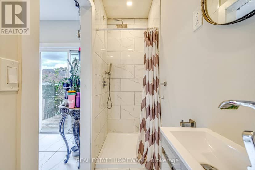 5164 St Lawrence Avenue — photo 12 of 27