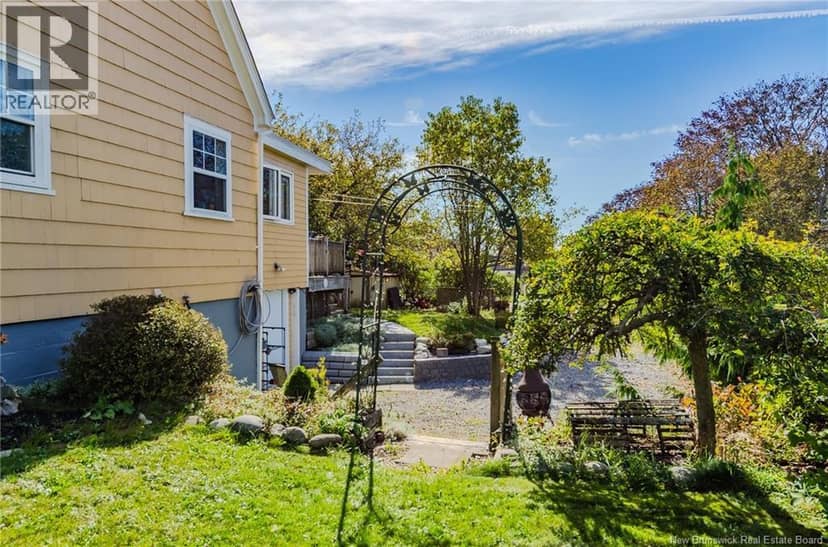 470 Young Street — photo 4 of 37