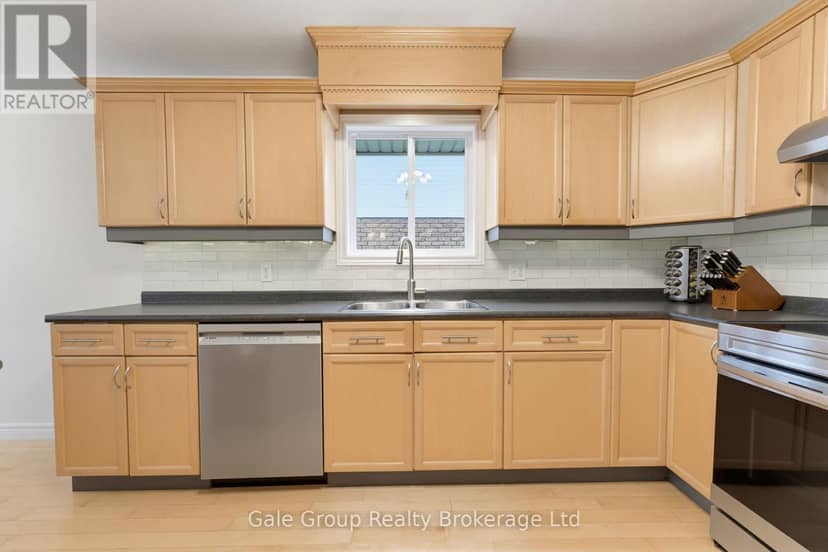 471 Ontario Street — photo 7 of 40