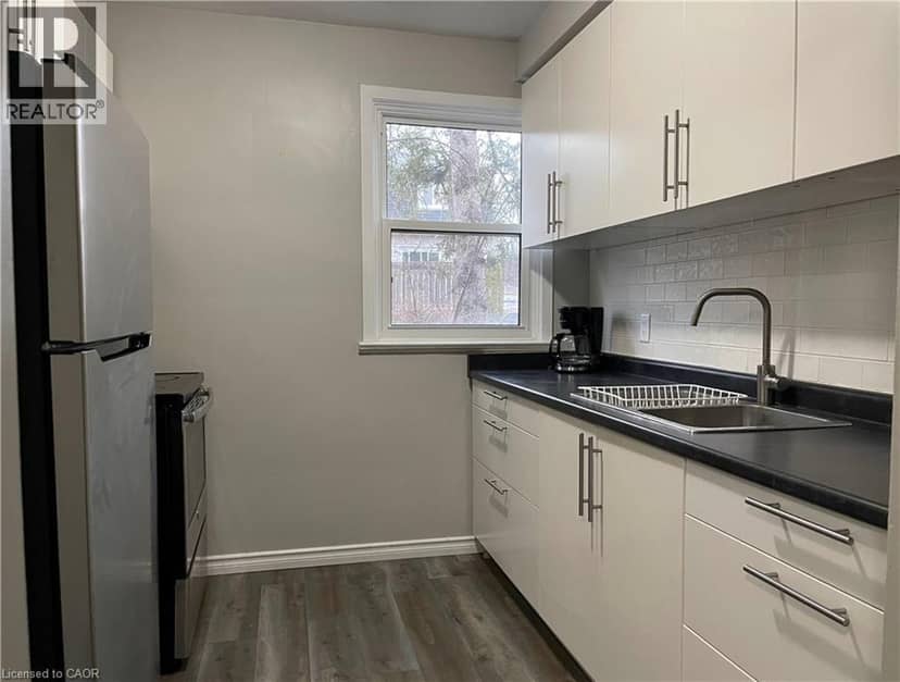 276 WESTCOURT Place, Waterloo, photo 2