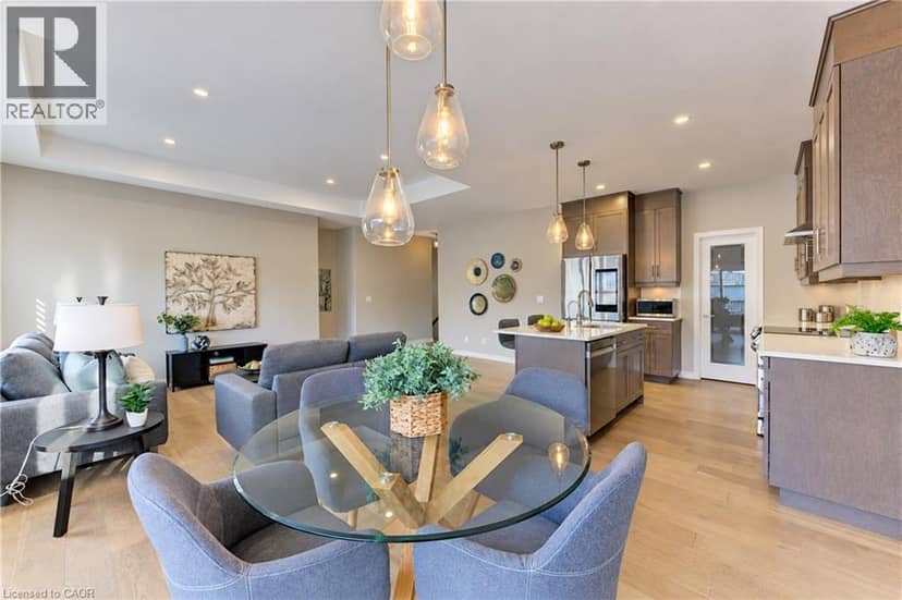 15 MATHESON Crescent — photo 17 of 37