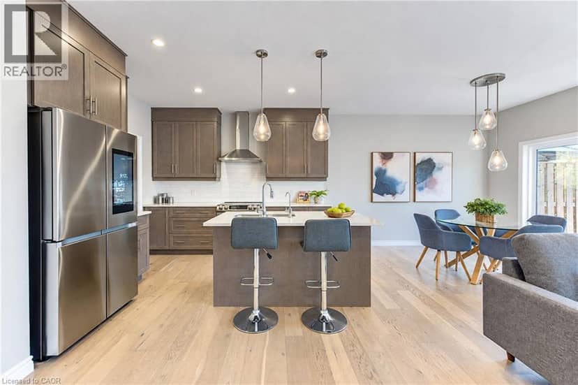 15 MATHESON Crescent — photo 10 of 37