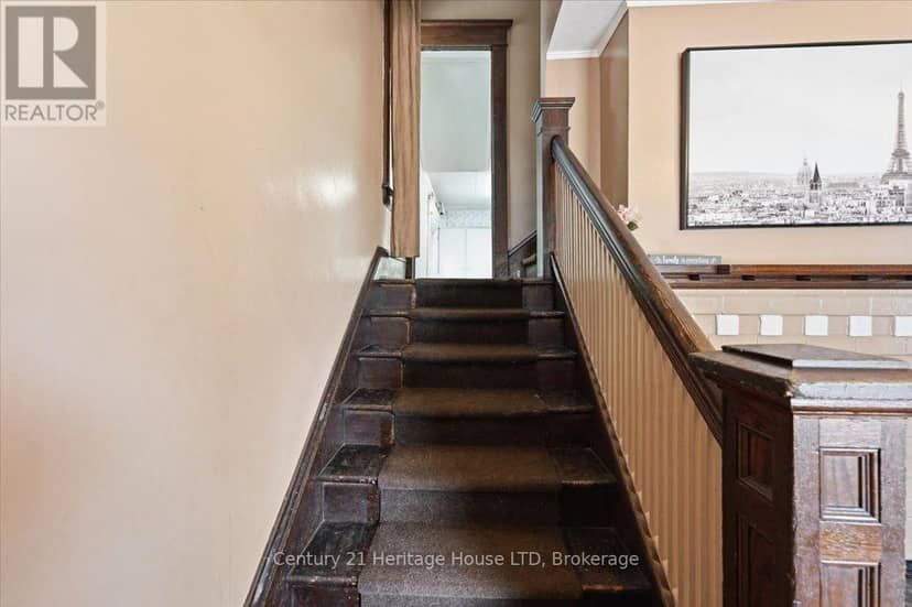 17 Elizabeth Street E — photo 15 of 35