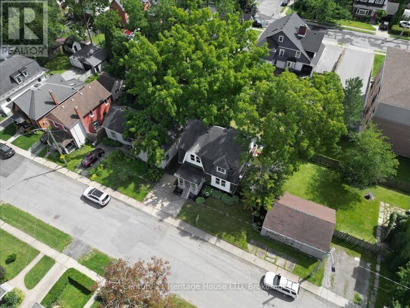 17 Elizabeth Street E, Welland, photo 2