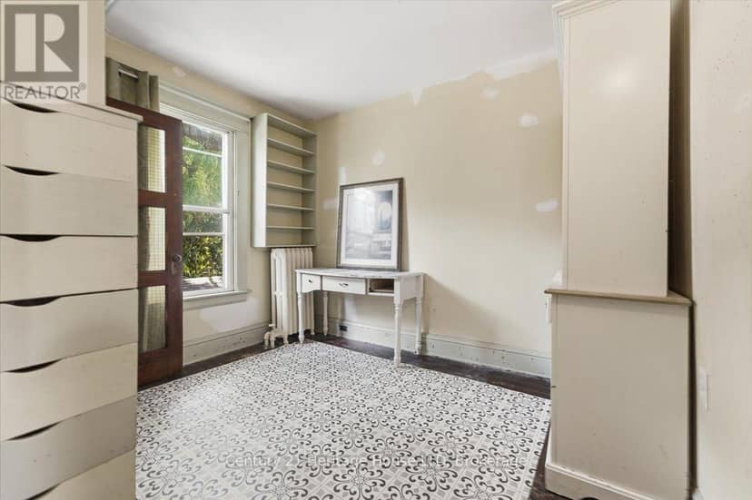 17 Elizabeth Street E — photo 23 of 35
