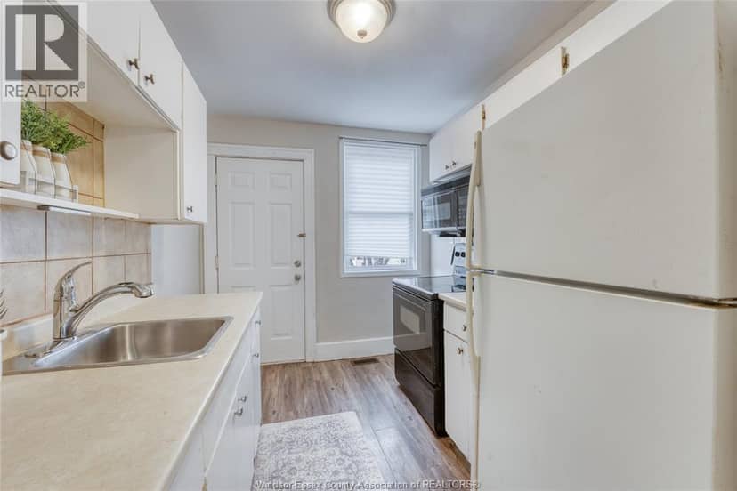 1422 WYANDOTTE STREET West — photo 15 of 36