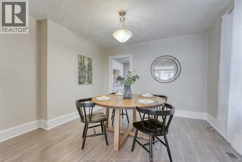 1422 WYANDOTTE STREET West — photo 8 of 36