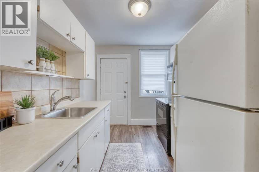 1422 WYANDOTTE STREET West — photo 13 of 36