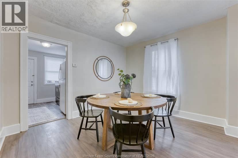 1422 WYANDOTTE STREET West — photo 9 of 36