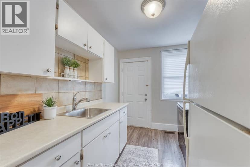 1422 WYANDOTTE STREET West — photo 14 of 36
