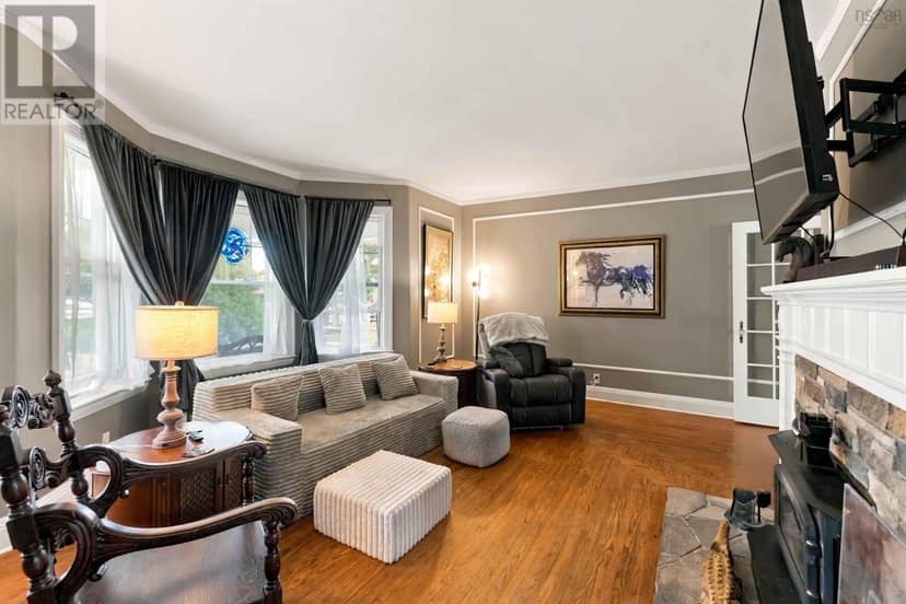 383 Main Street — photo 10 of 40