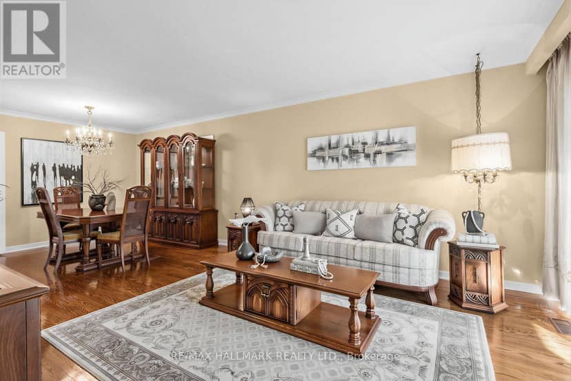 18 Sorlyn Avenue, Toronto, photo 5