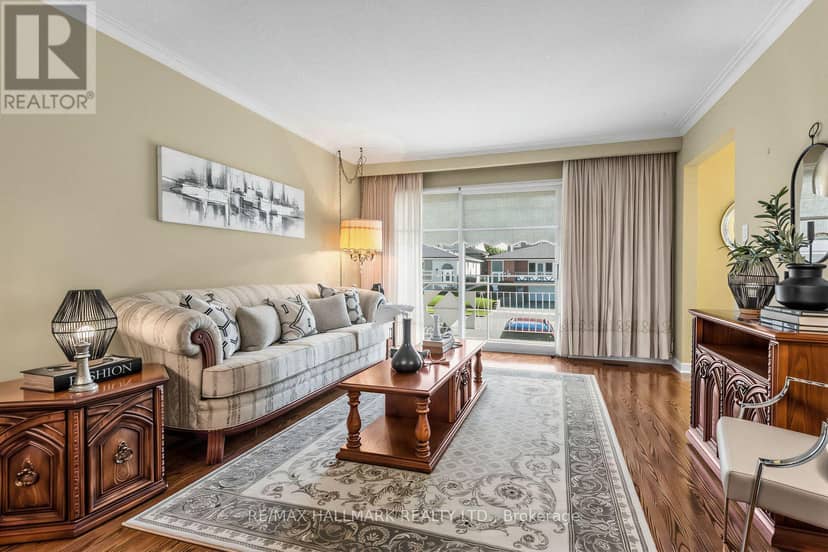 18 Sorlyn Avenue, Toronto, photo 6