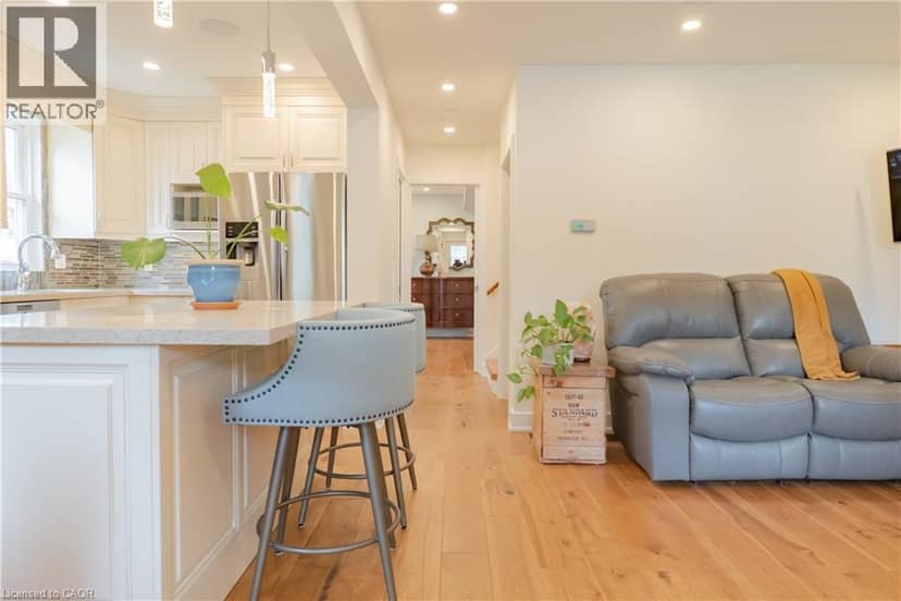 8 CAMERON Avenue — photo 10 of 29