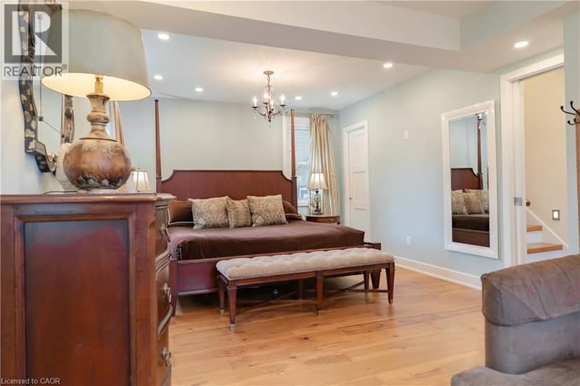 8 CAMERON Avenue — photo 14 of 29