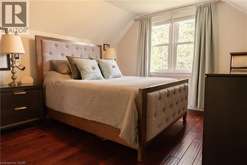 8 CAMERON Avenue — photo 17 of 29