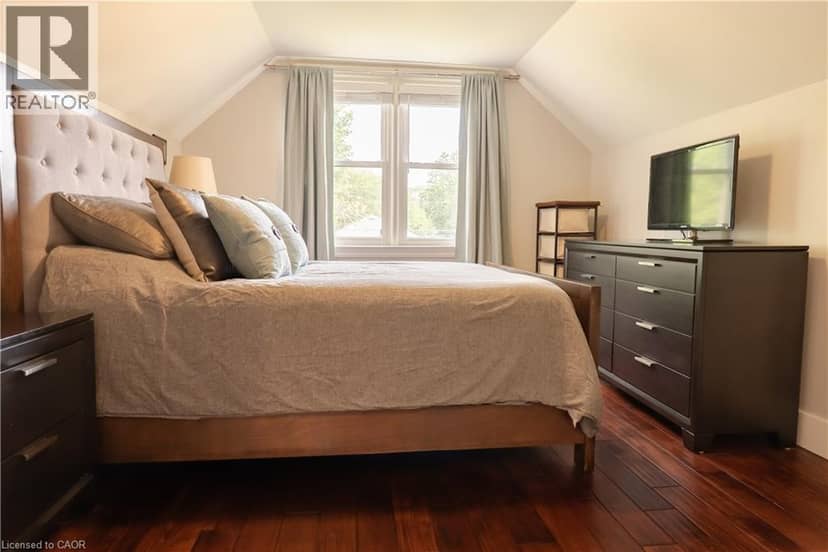 8 CAMERON Avenue — photo 18 of 29