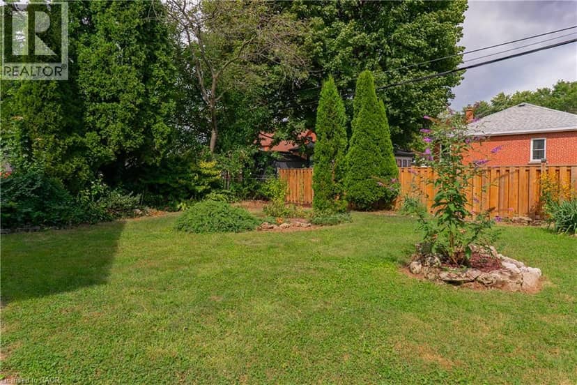 8 CAMERON Avenue — photo 29 of 29