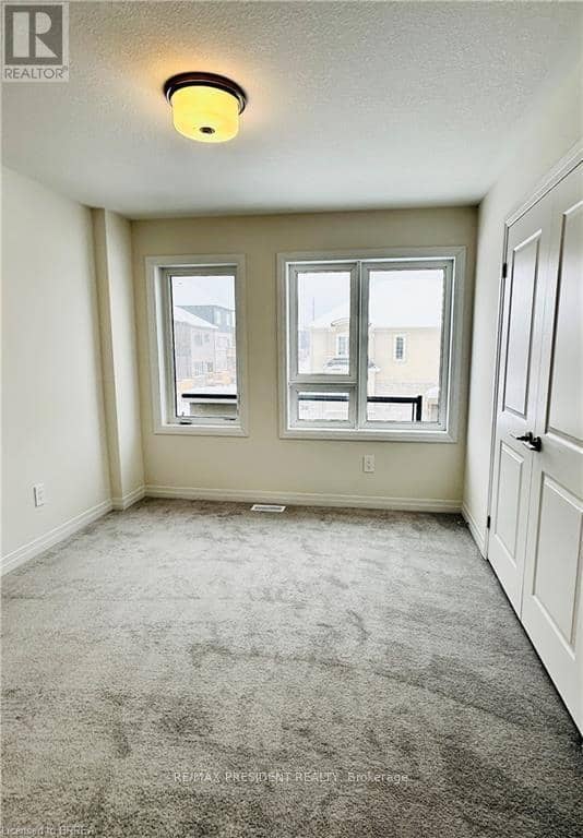 31 Stokes Road — photo 10 of 17