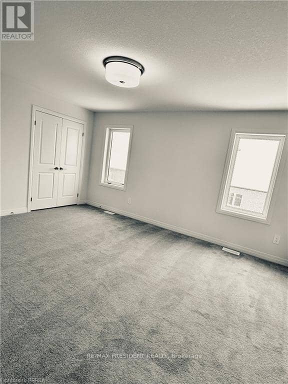 31 Stokes Road — photo 13 of 17