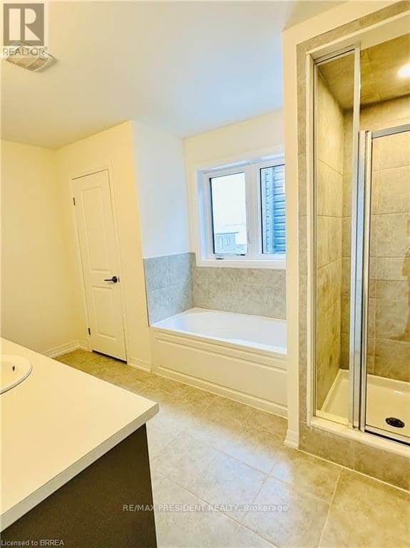 31 Stokes Road — photo 15 of 17
