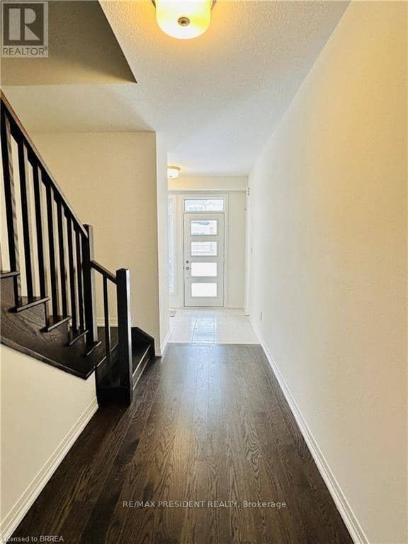 31 Stokes Road, Brant, photo 3