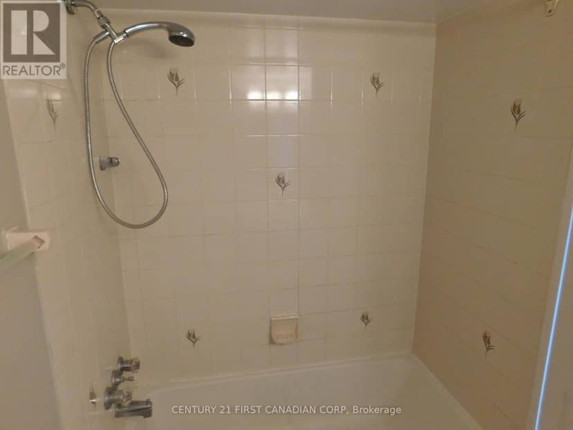 2004 - 323 Colborne Street — photo 17 of 33