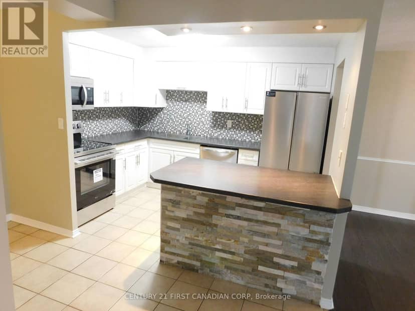 2004 - 323 Colborne Street, London East, photo 5