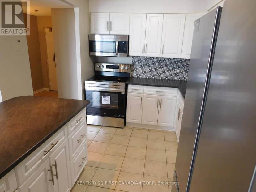 2004 - 323 Colborne Street, London East, photo 6