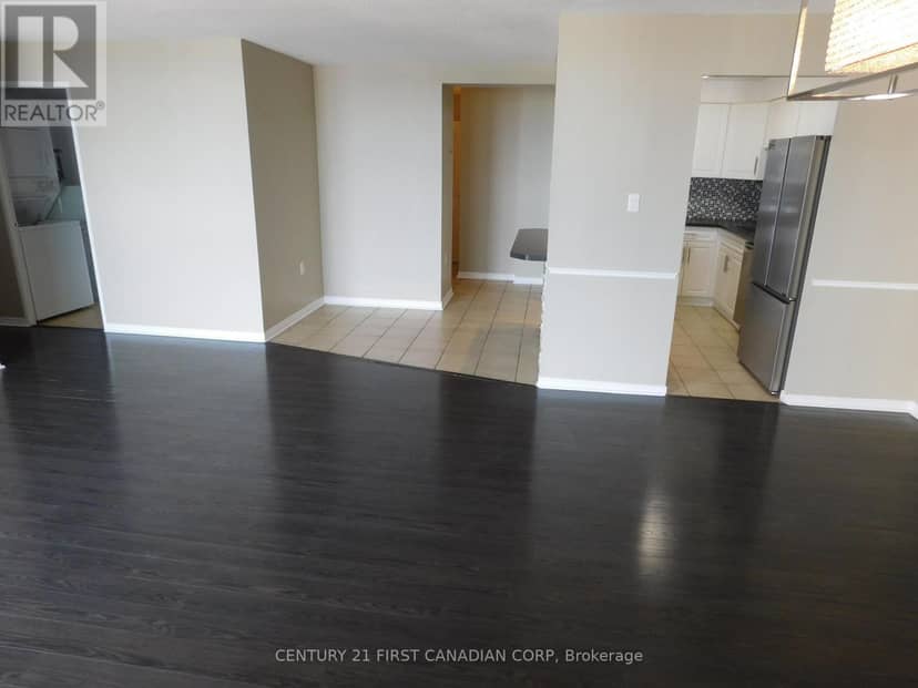 2004 - 323 Colborne Street, London East, photo 8