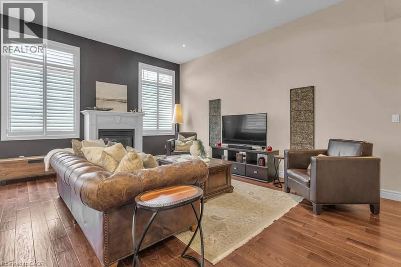 211 TERRACE WOOD Crescent — photo 10 of 40