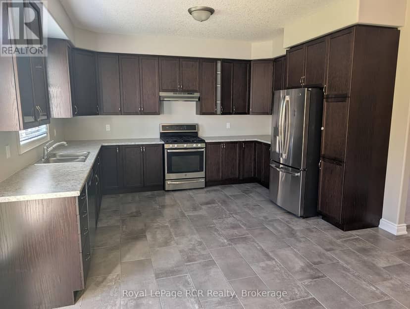 89 Lockerbie Crescent — photo 4 of 18