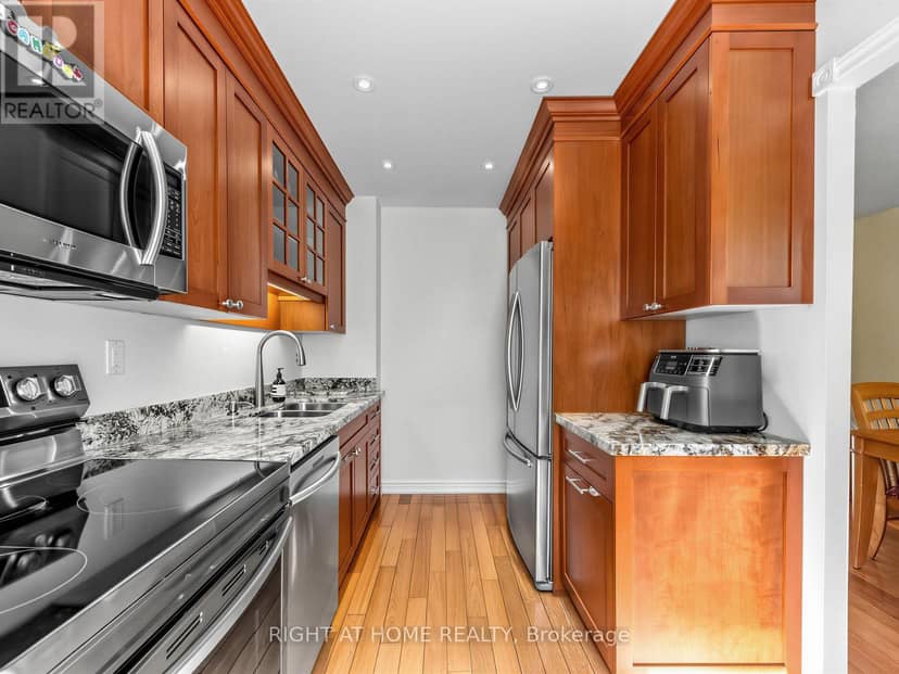 1984 John Street, Markham, photo 5
