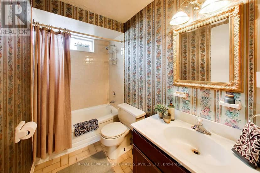 24 Elmvale Crescent — photo 18 of 25