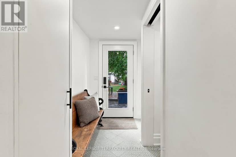 112 Maria Street, Toronto, photo 8