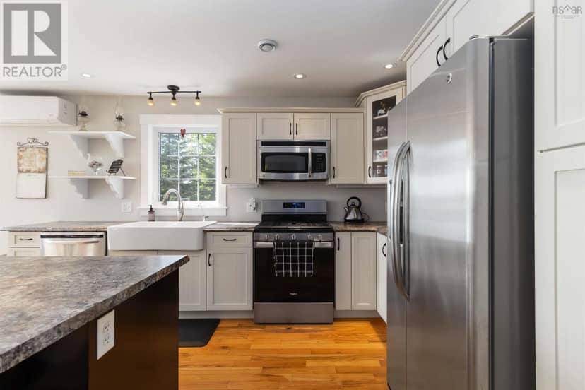 110 Oakridge Road — photo 9 of 40