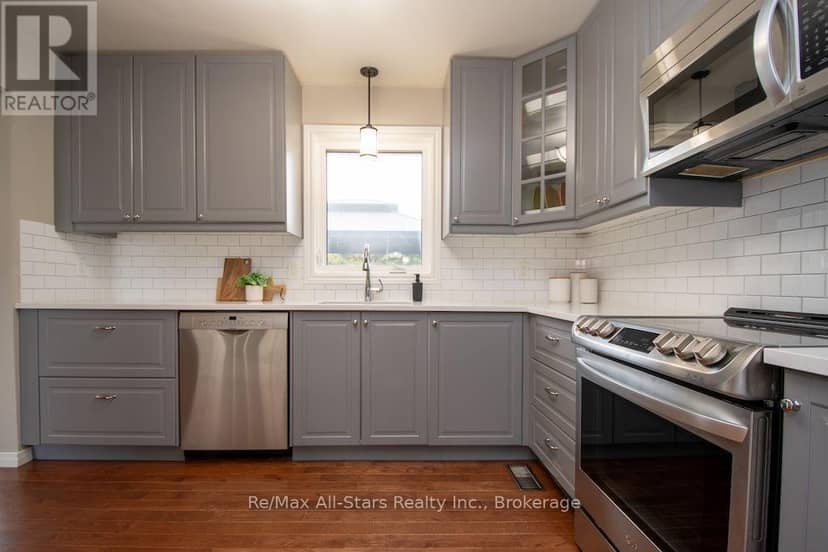 530 Centreline Road — photo 12 of 40
