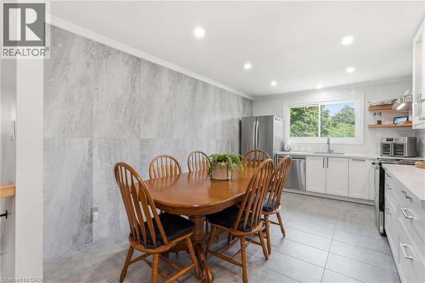 377 CARSON Drive — photo 9 of 40