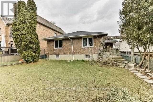 67 Munro Boulevard, Toronto